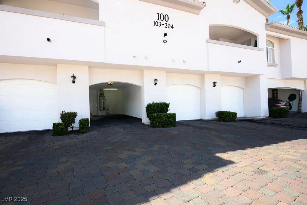 100 Breezy Tree, Las Vegas, NV 89145