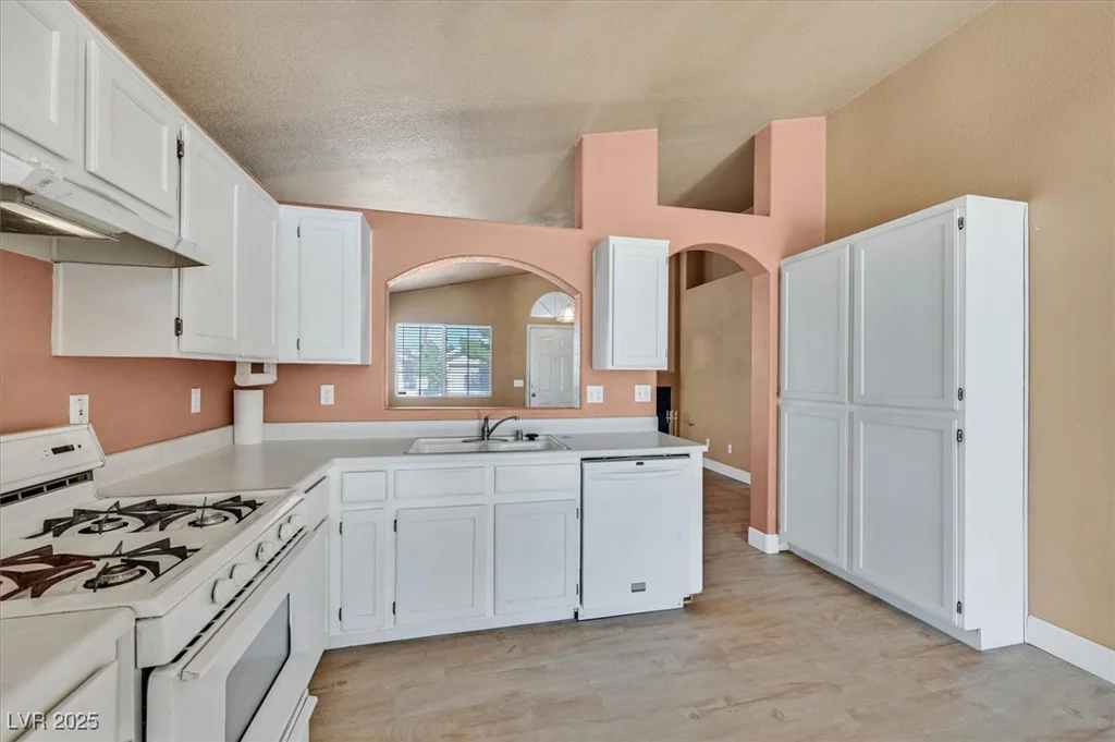 7029 Desert Clover, Las Vegas, NV 89129