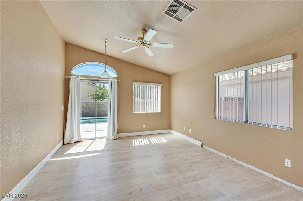 7029 Desert Clover, Las Vegas, NV 89129