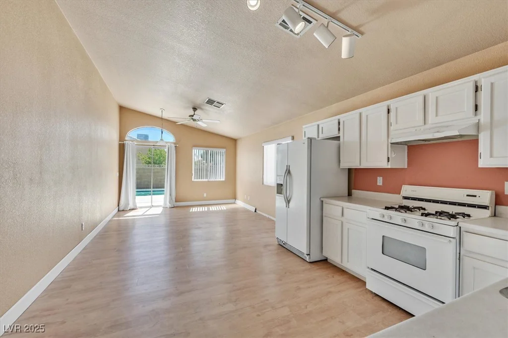7029 Desert Clover, Las Vegas, NV 89129