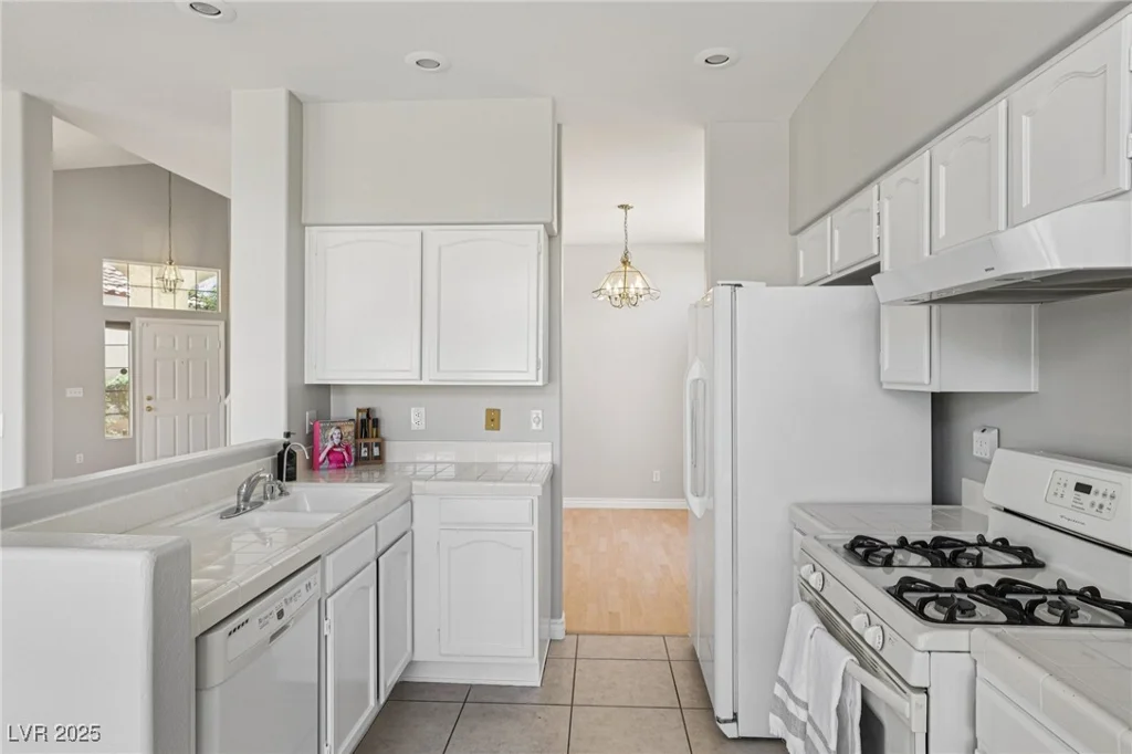 7532 Holloran, Las Vegas, NV 89128