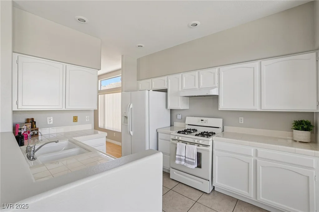 7532 Holloran, Las Vegas, NV 89128