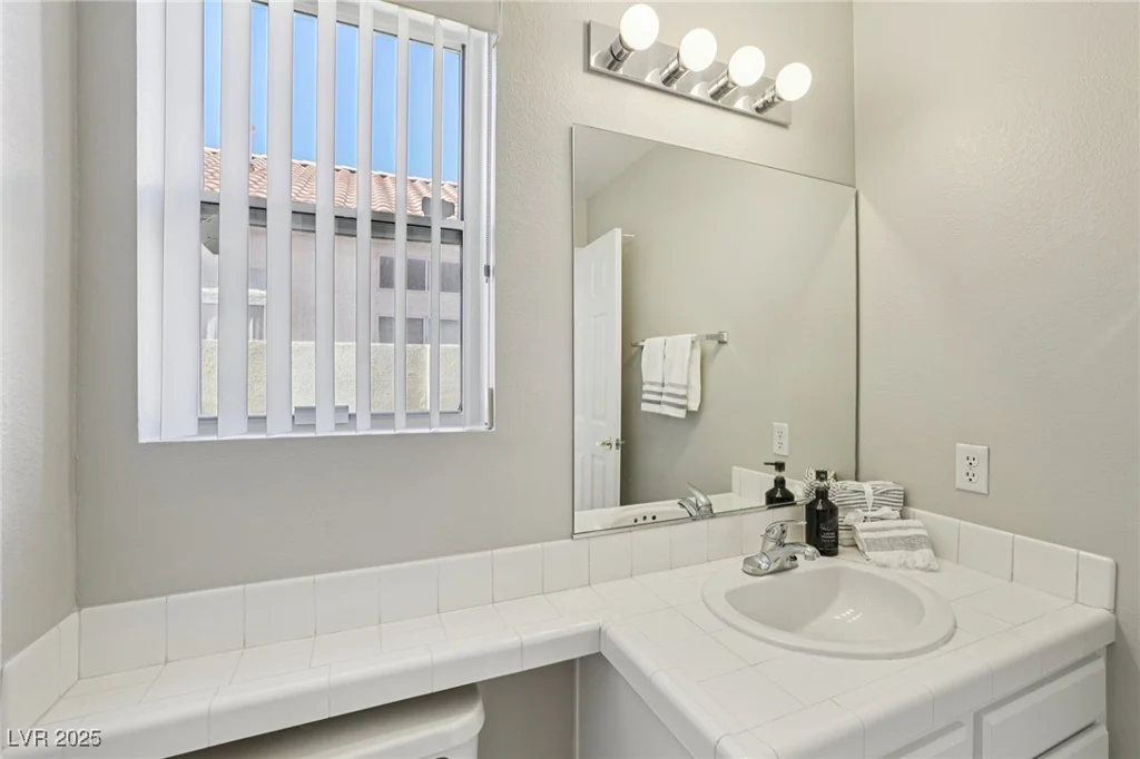 7532 Holloran, Las Vegas, NV 89128