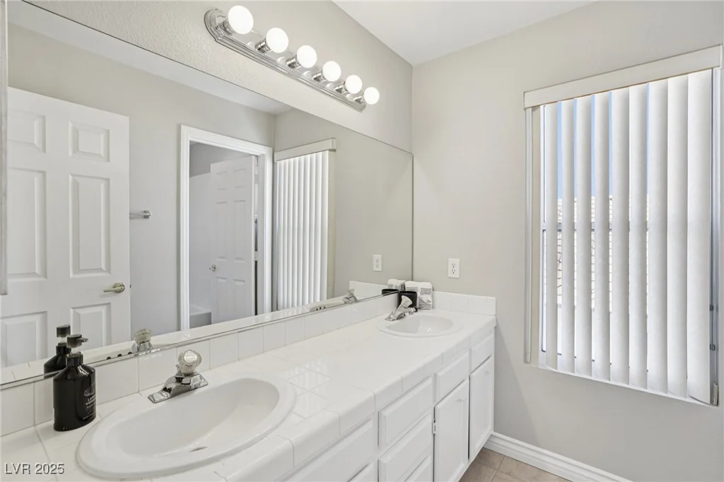 7532 Holloran, Las Vegas, NV 89128
