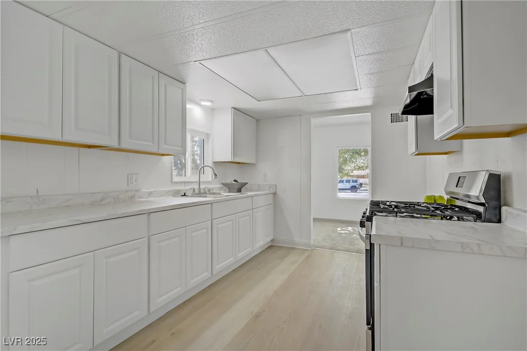 153 Sir Thomas, Las Vegas, NV 89110
