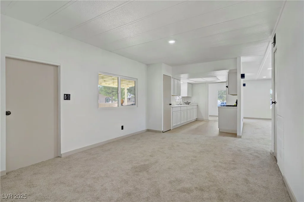 153 Sir Thomas, Las Vegas, NV 89110