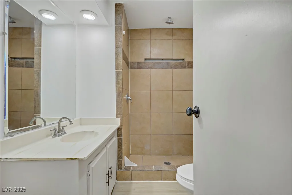 153 Sir Thomas, Las Vegas, NV 89110