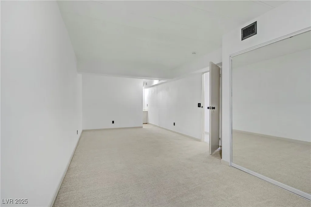 153 Sir Thomas, Las Vegas, NV 89110