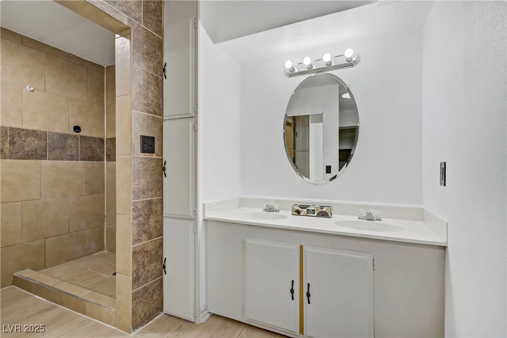 153 Sir Thomas, Las Vegas, NV 89110