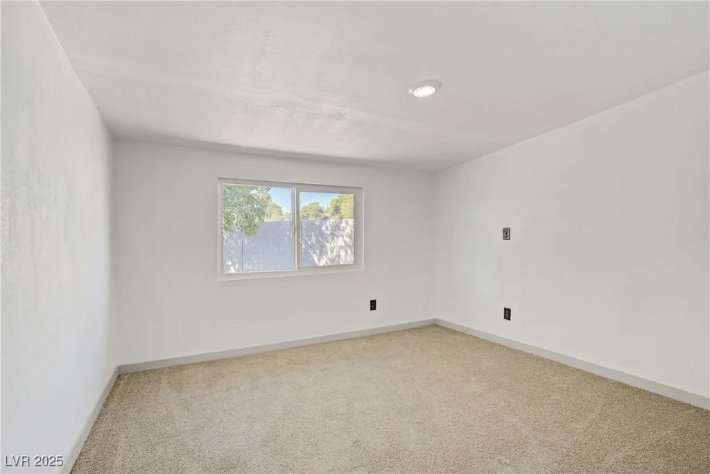 153 Sir Thomas, Las Vegas, NV 89110