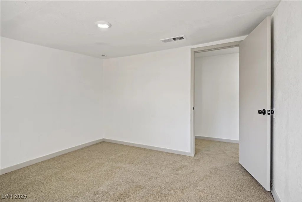 153 Sir Thomas, Las Vegas, NV 89110
