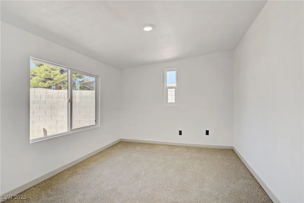 153 Sir Thomas, Las Vegas, NV 89110