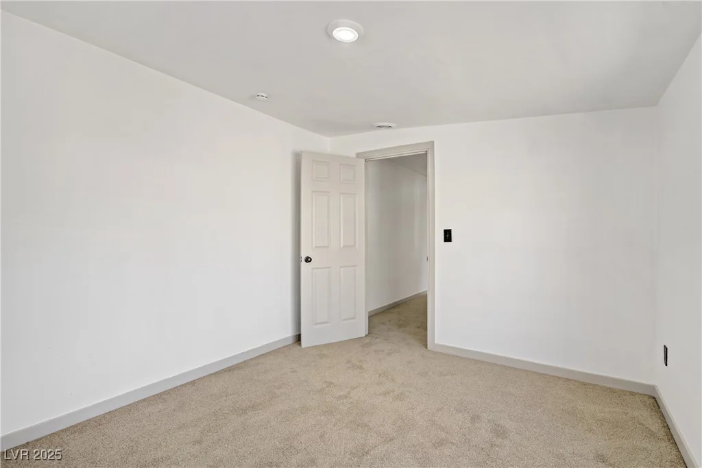 153 Sir Thomas, Las Vegas, NV 89110