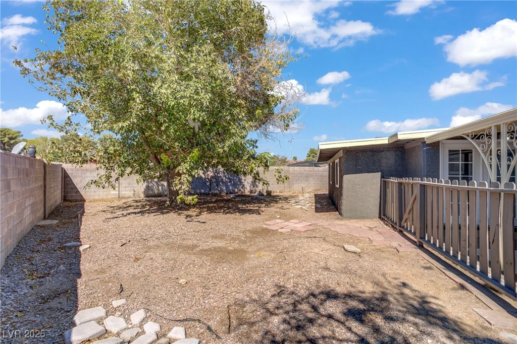 153 Sir Thomas, Las Vegas, NV 89110
