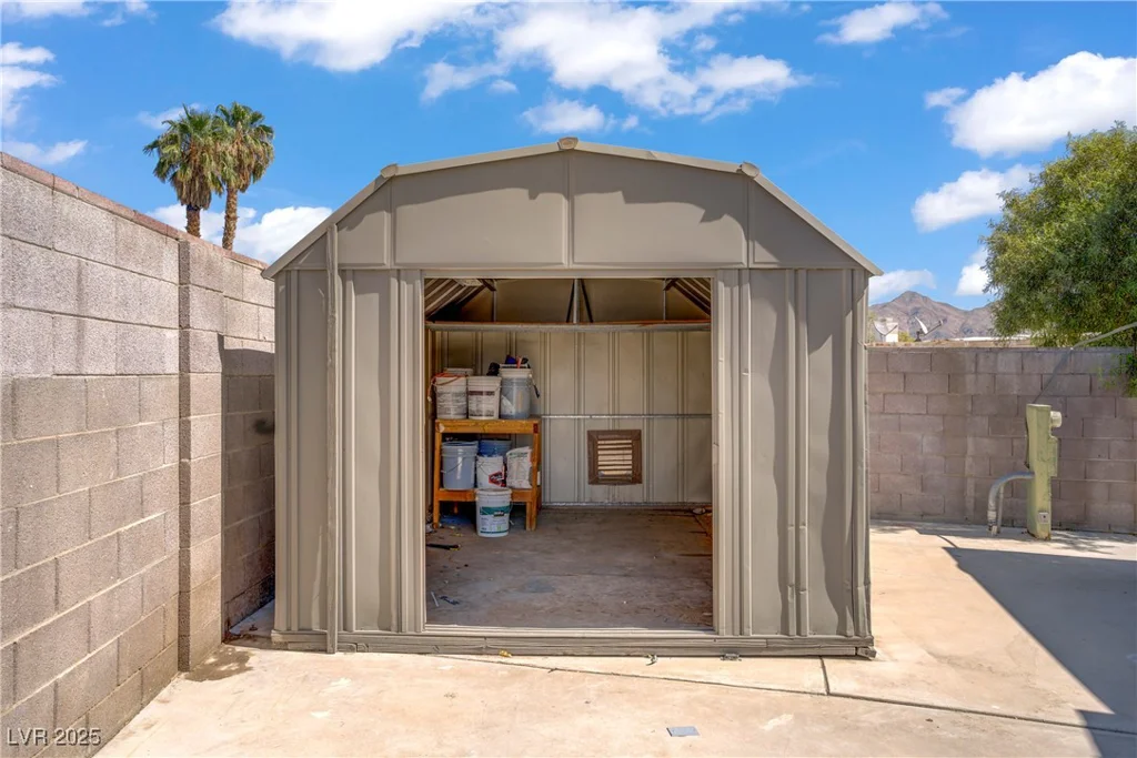 153 Sir Thomas, Las Vegas, NV 89110