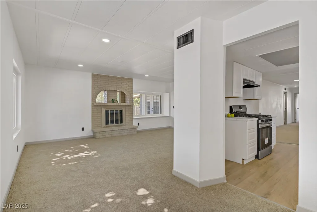 153 Sir Thomas, Las Vegas, NV 89110