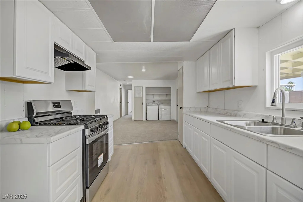 153 Sir Thomas, Las Vegas, NV 89110