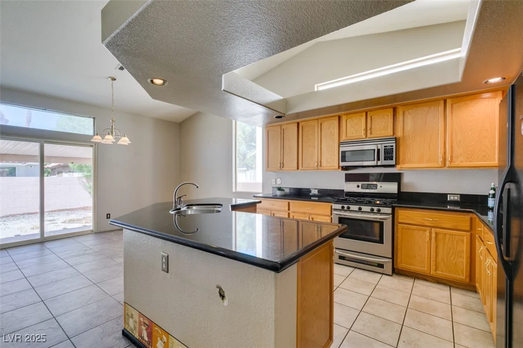 9851 Silver Dew, Las Vegas, NV 89183