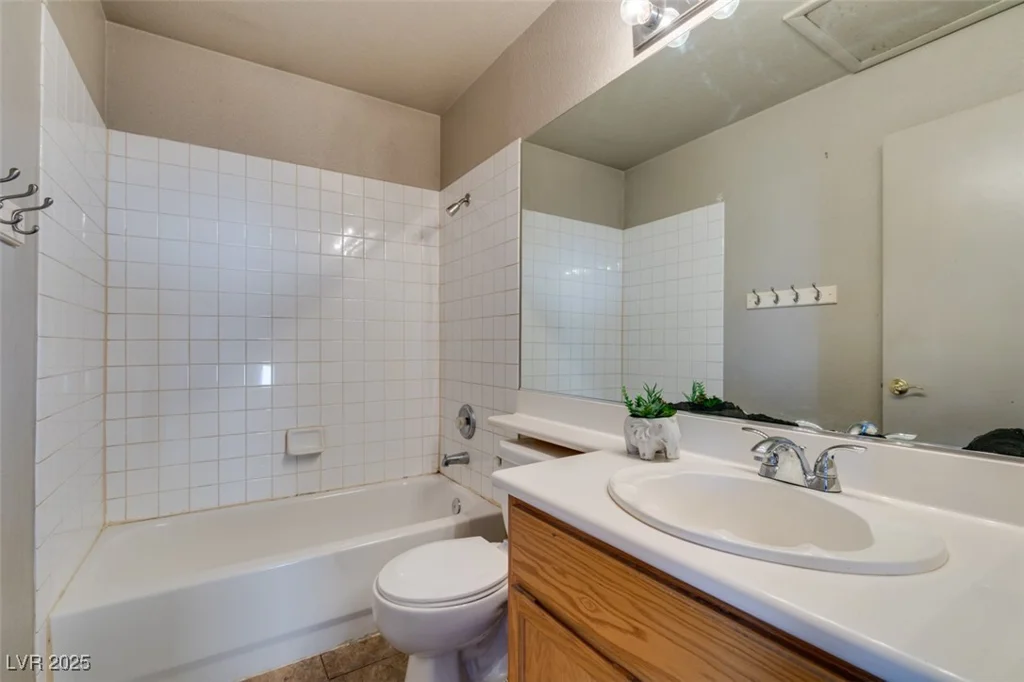 9851 Silver Dew, Las Vegas, NV 89183