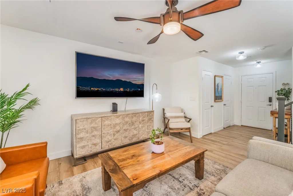 9013 Boston Springs, Las Vegas, NV 89149