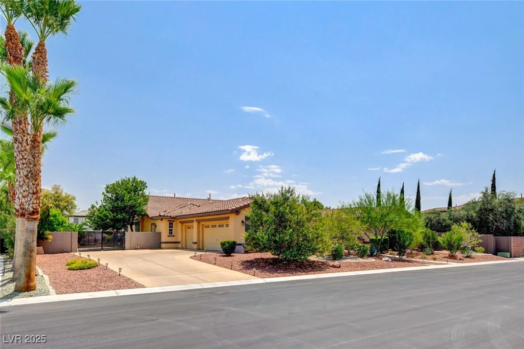 7504 Via Del Mar, Las Vegas, NV 89131