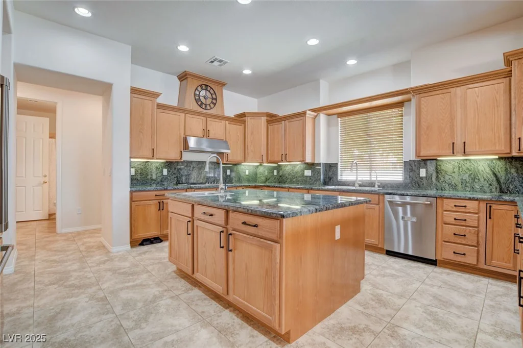 7504 Via Del Mar, Las Vegas, NV 89131