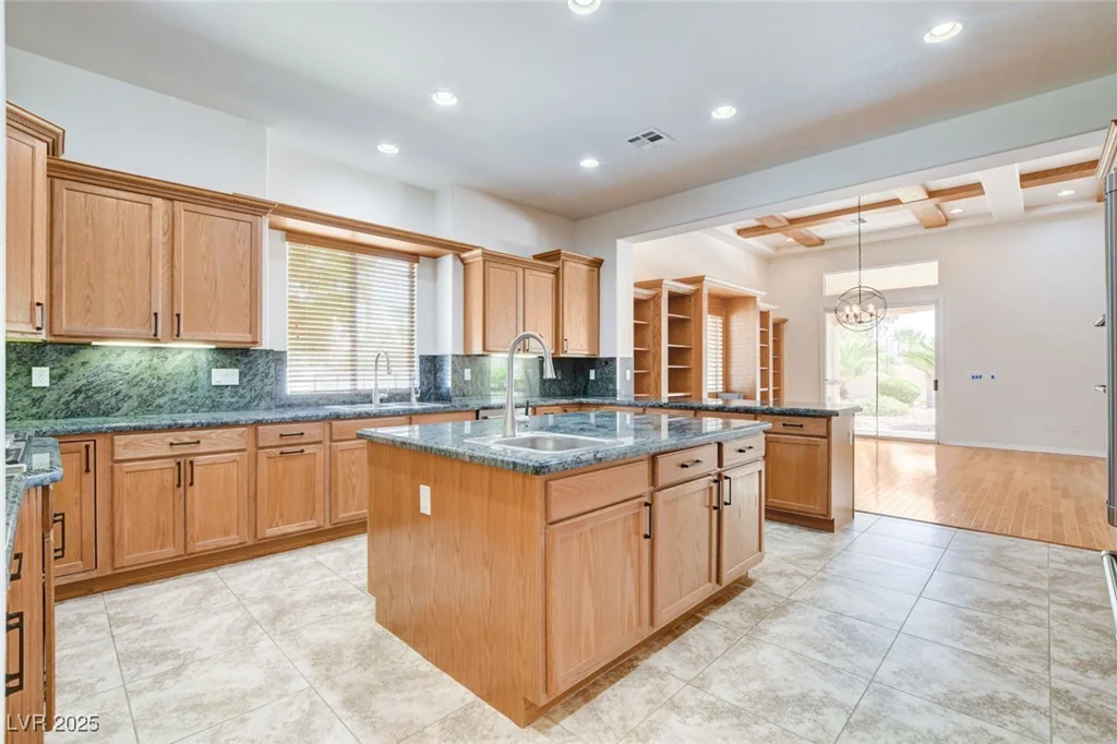 7504 Via Del Mar, Las Vegas, NV 89131