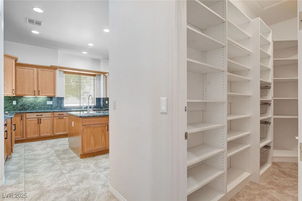 7504 Via Del Mar, Las Vegas, NV 89131
