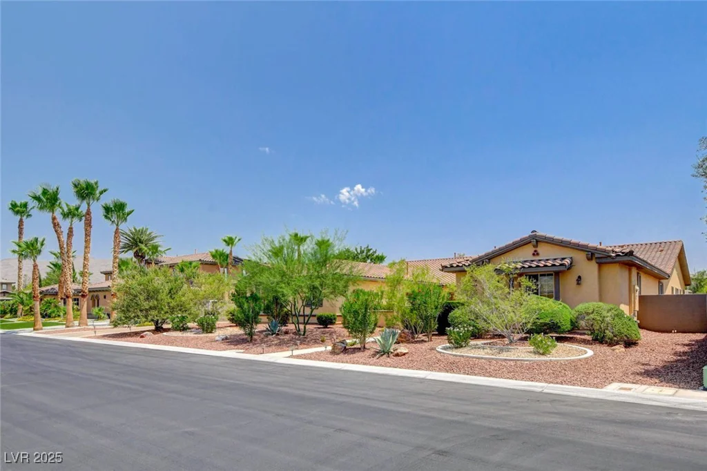 7504 Via Del Mar, Las Vegas, NV 89131
