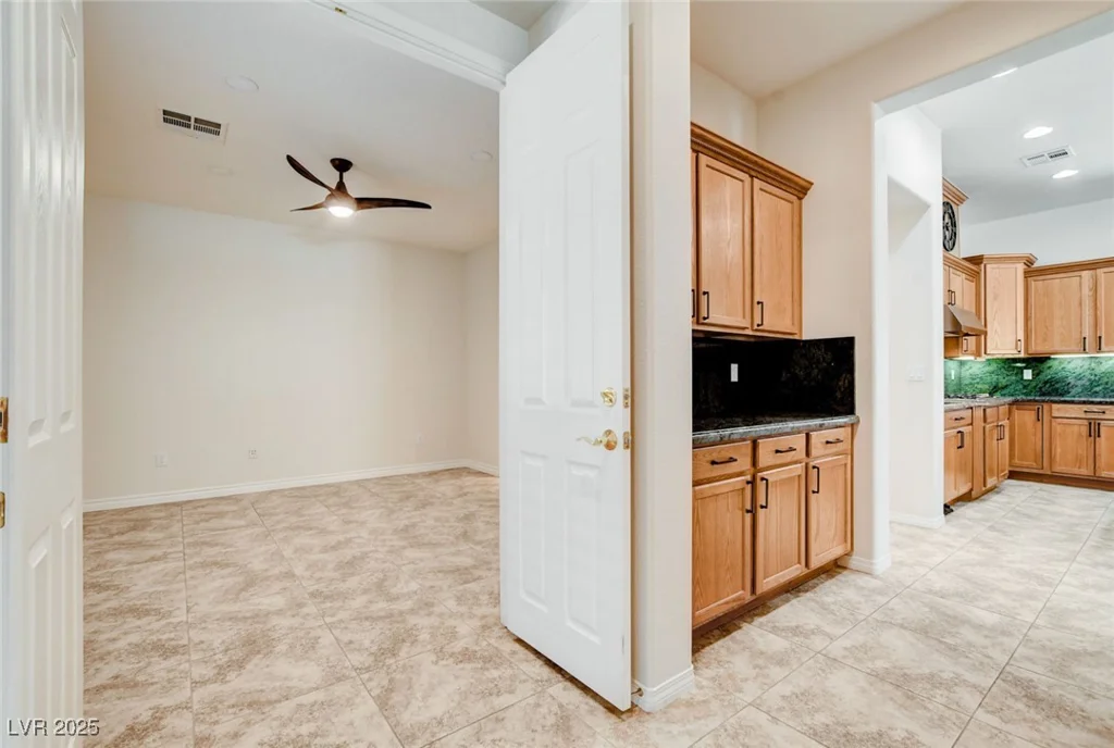 7504 Via Del Mar, Las Vegas, NV 89131
