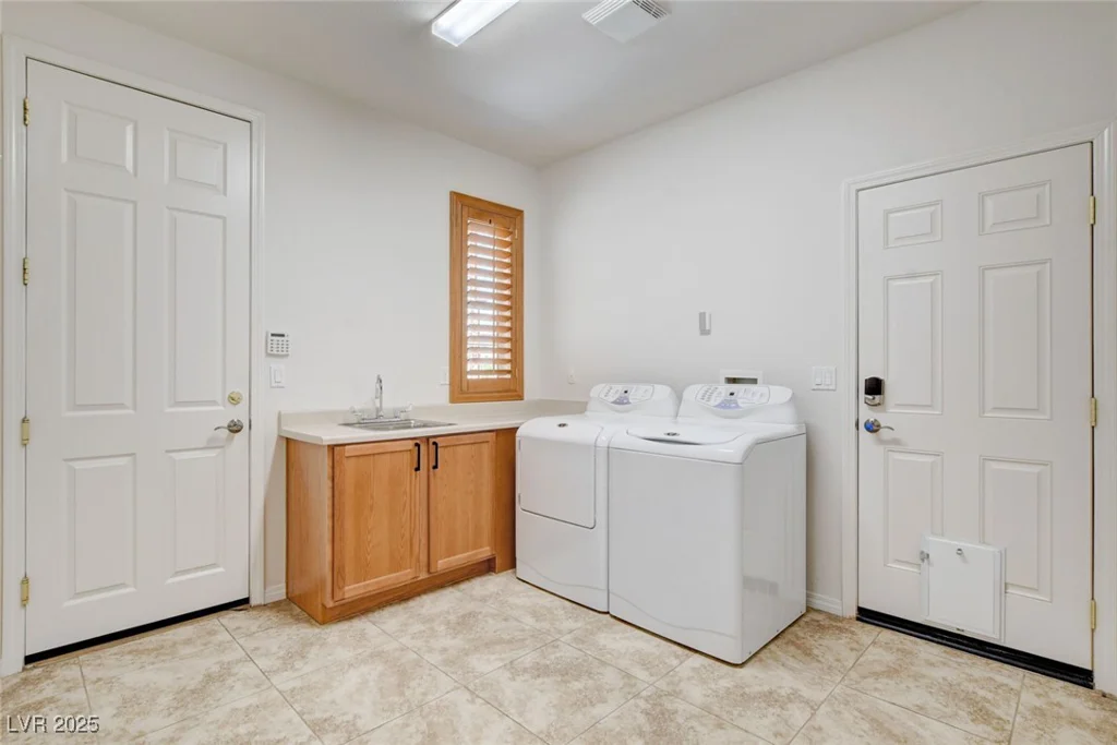 7504 Via Del Mar, Las Vegas, NV 89131