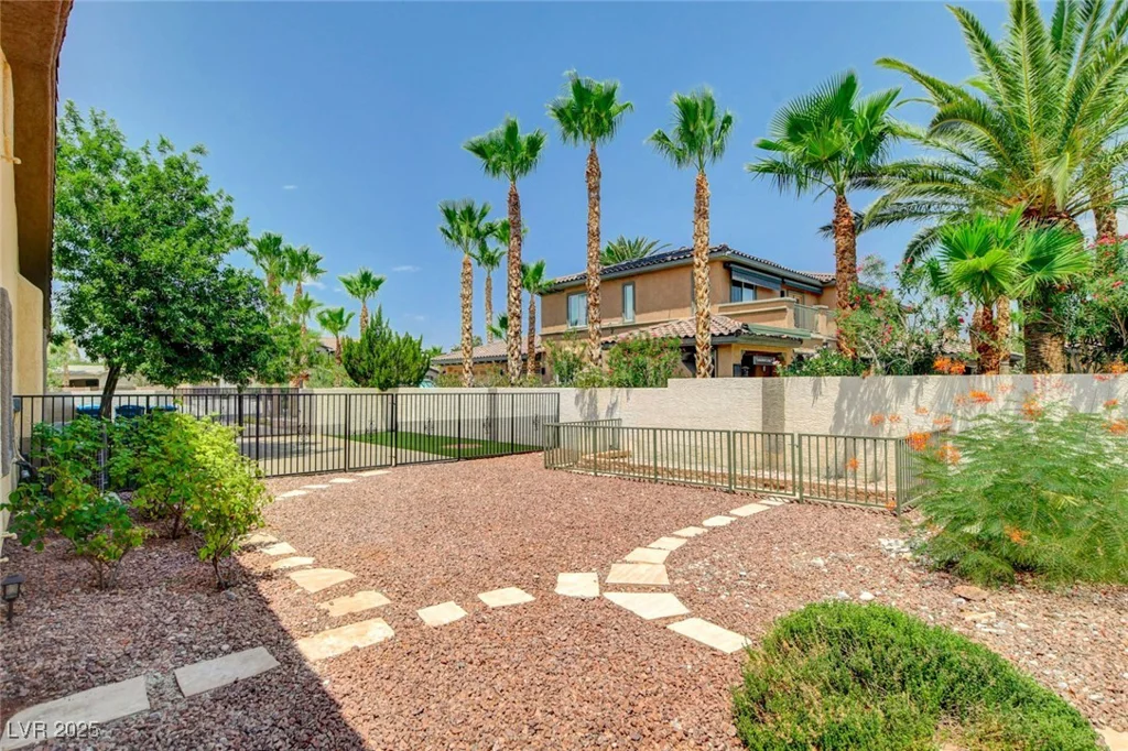 7504 Via Del Mar, Las Vegas, NV 89131