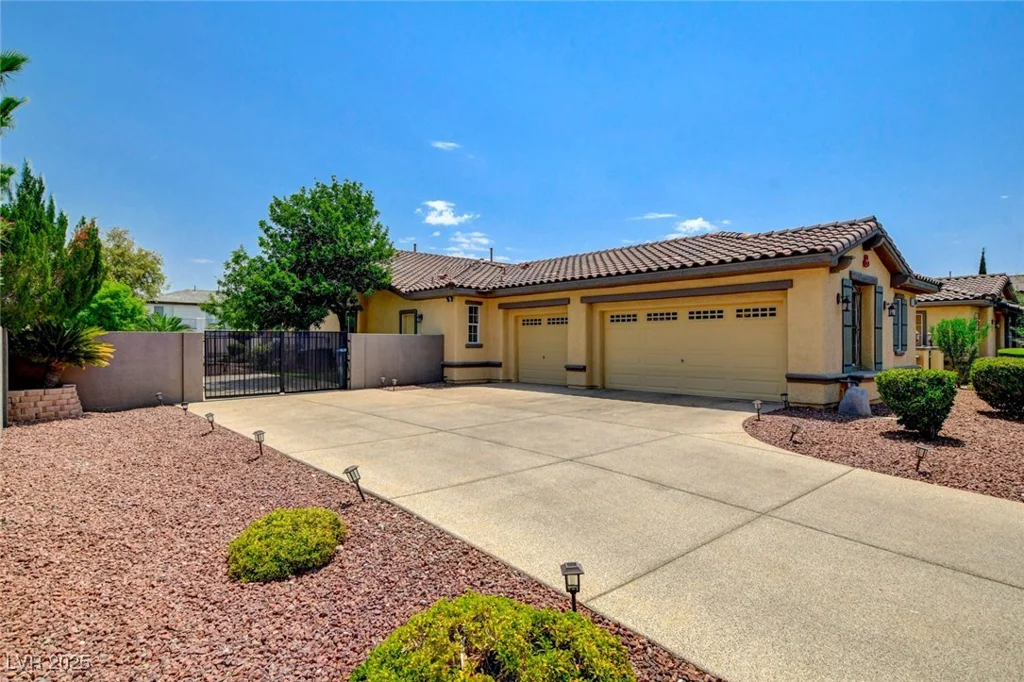7504 Via Del Mar, Las Vegas, NV 89131