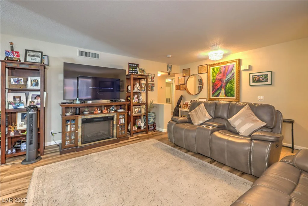 8056 Cimarron Ridge, Las Vegas, NV 89128