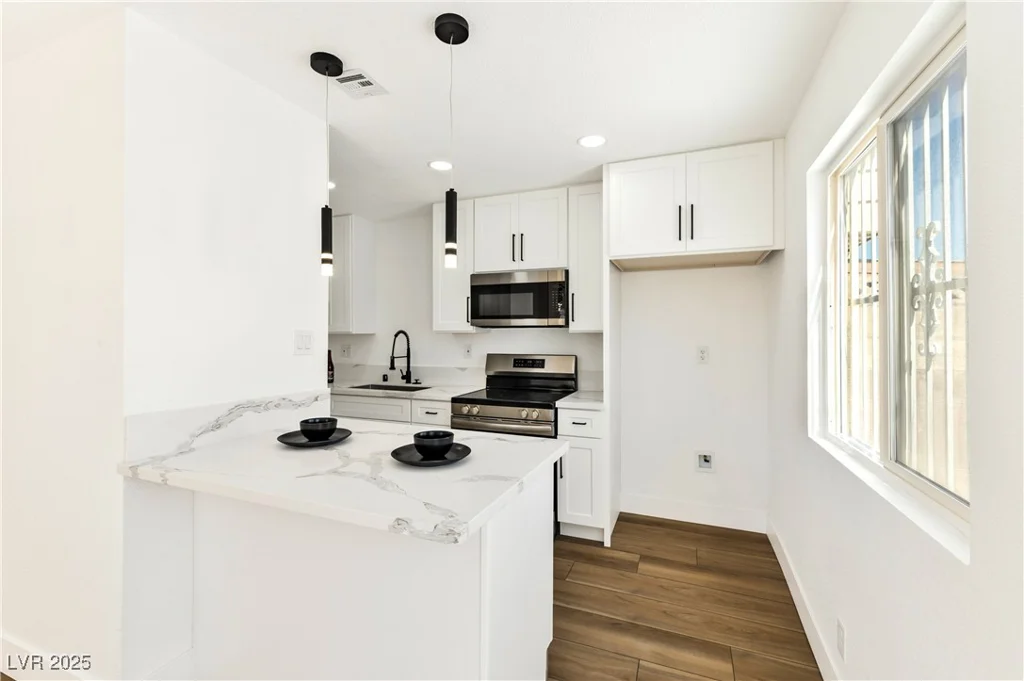 5078 Mountain Vista, Las Vegas, NV 89120