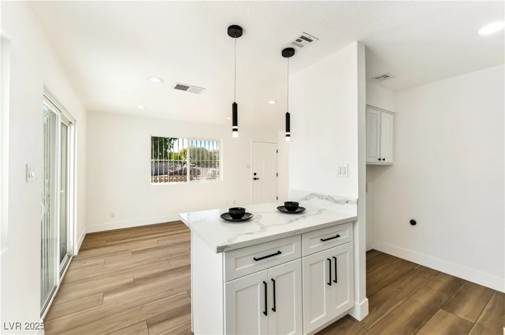 5078 Mountain Vista, Las Vegas, NV 89120