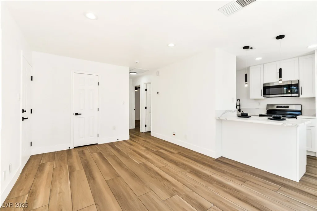 5078 Mountain Vista, Las Vegas, NV 89120