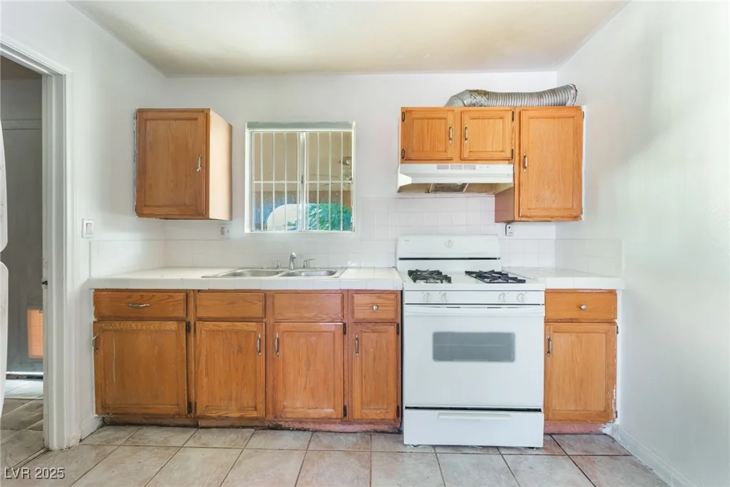 3712 Loyola, North Las Vegas, NV 89030