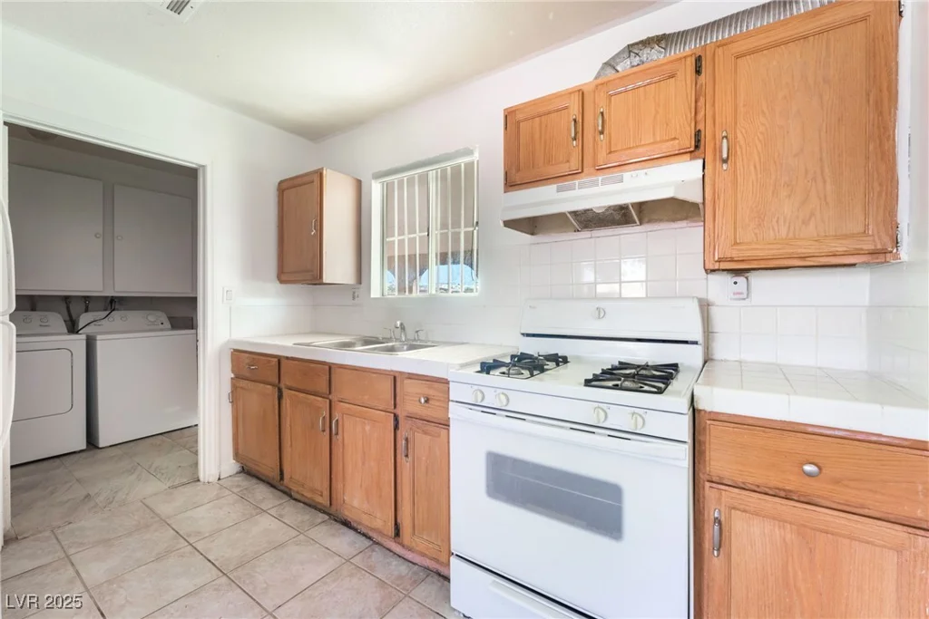 3712 Loyola, North Las Vegas, NV 89030
