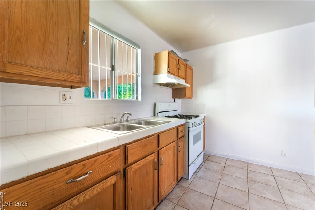 3712 Loyola, North Las Vegas, NV 89030