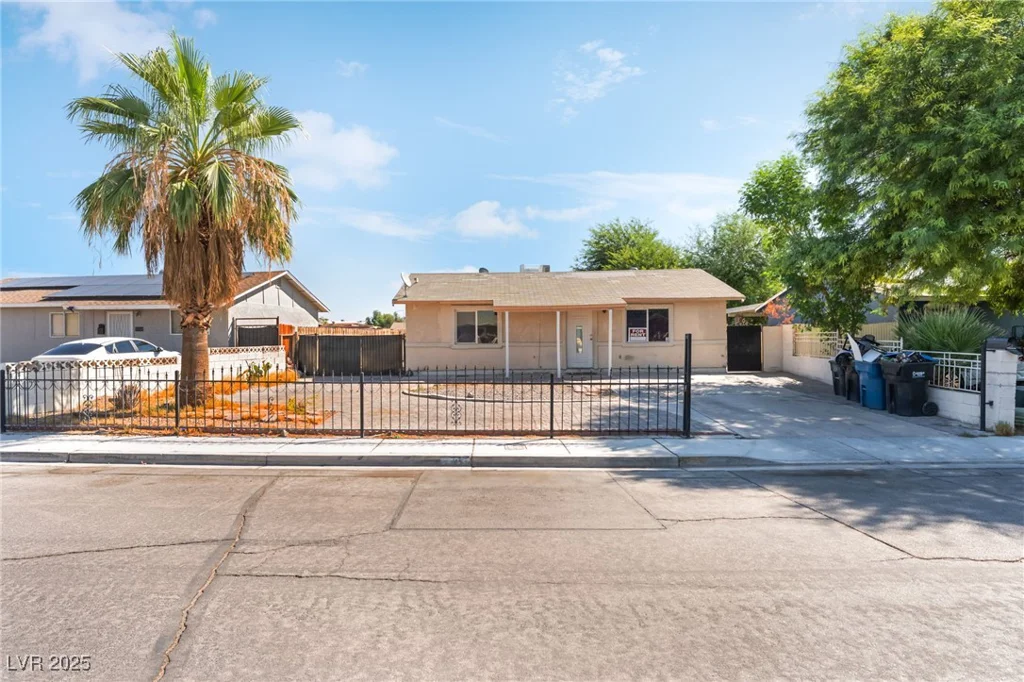 3712 Loyola, North Las Vegas, NV 89030