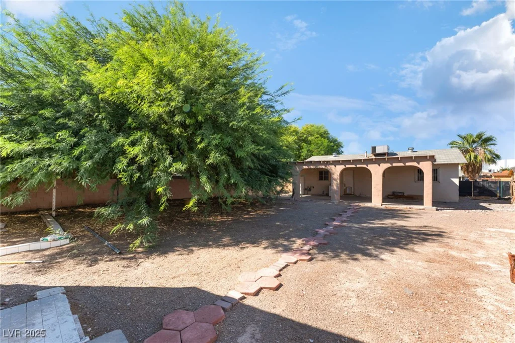 3712 Loyola, North Las Vegas, NV 89030