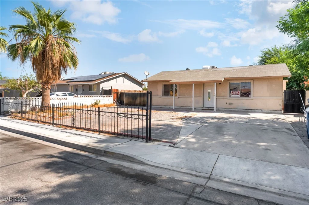 3712 Loyola, North Las Vegas, NV 89030