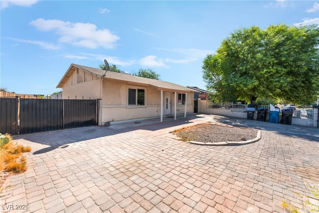 3712 Loyola, North Las Vegas, NV 89030