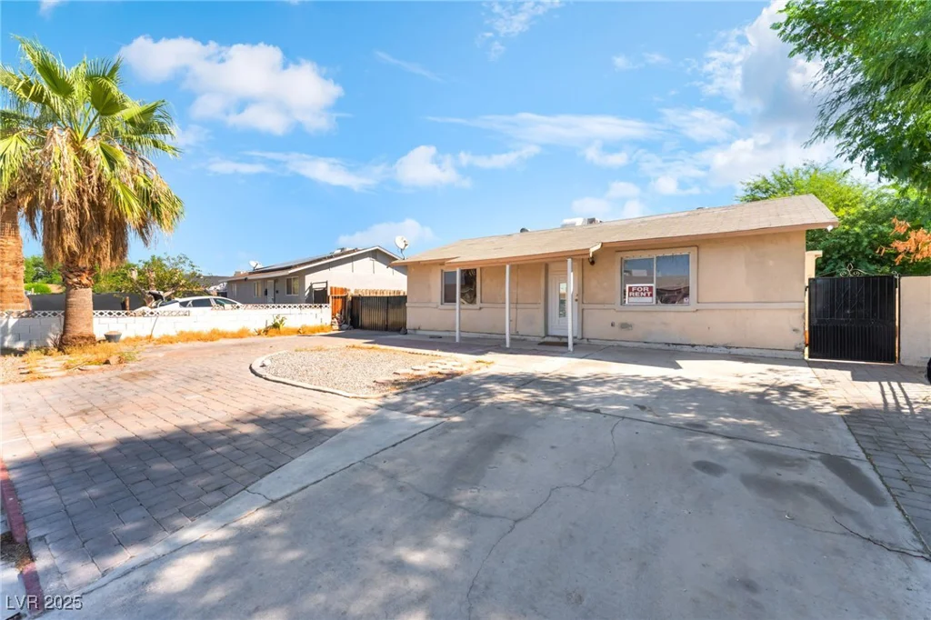 3712 Loyola, North Las Vegas, NV 89030