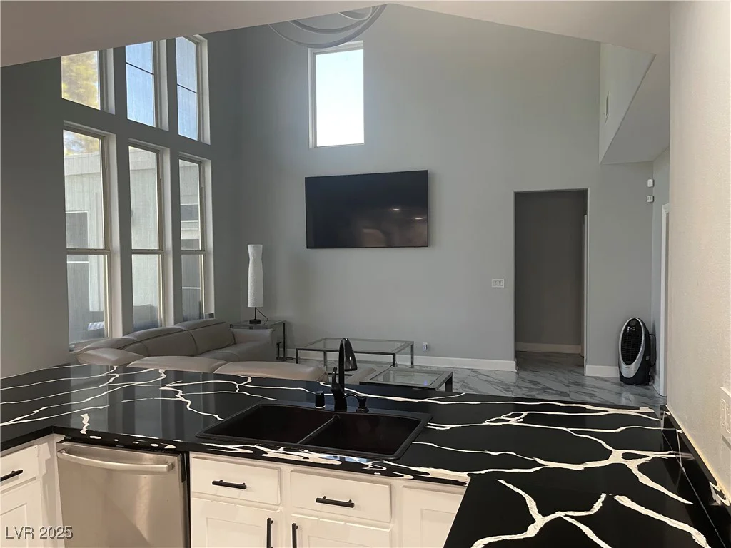6480 Oquendo, Las Vegas, NV 89118