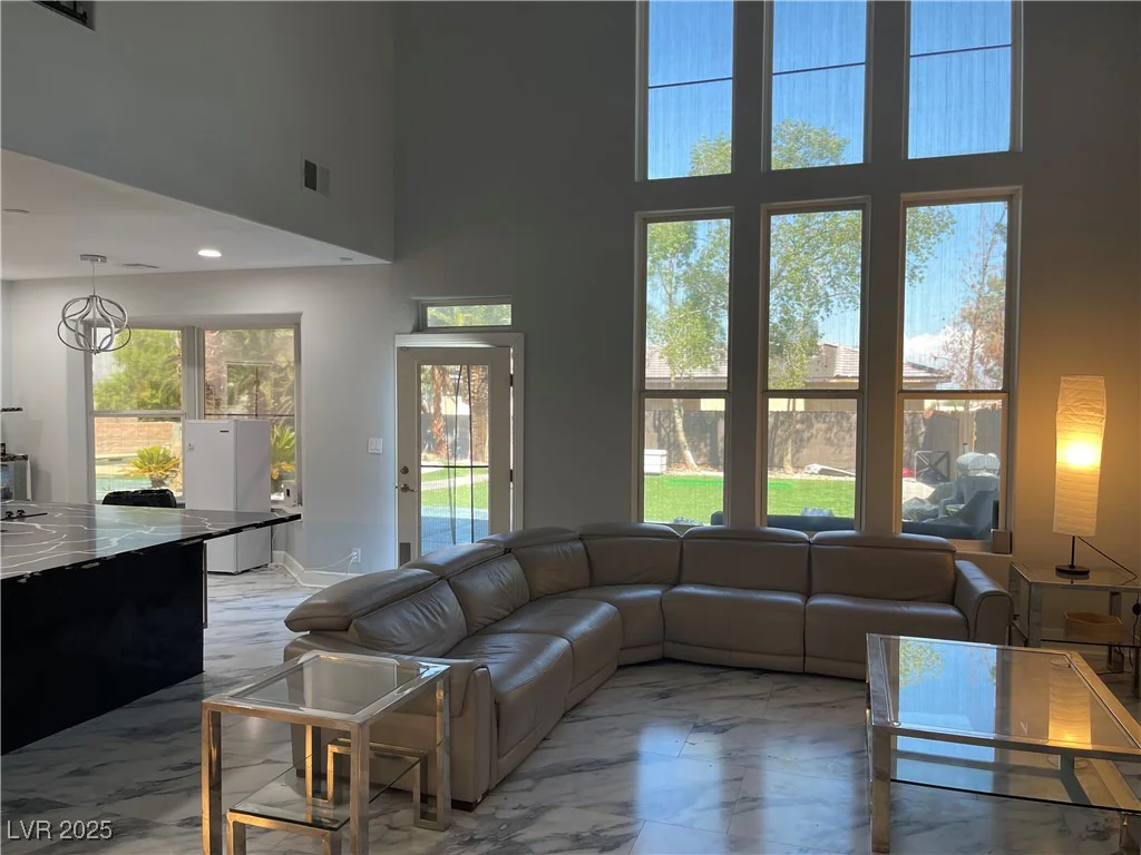 6480 Oquendo, Las Vegas, NV 89118