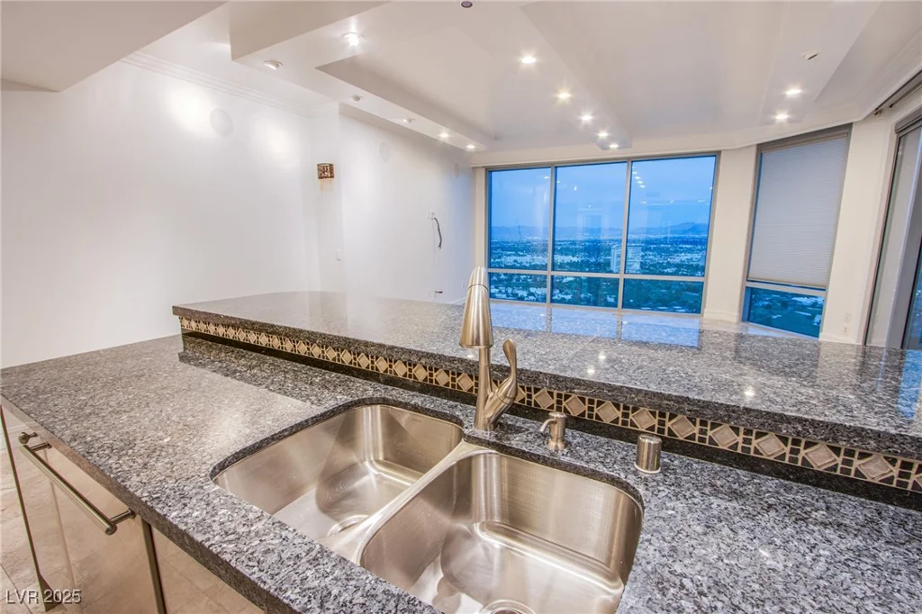 322 Karen, Las Vegas, NV 89109