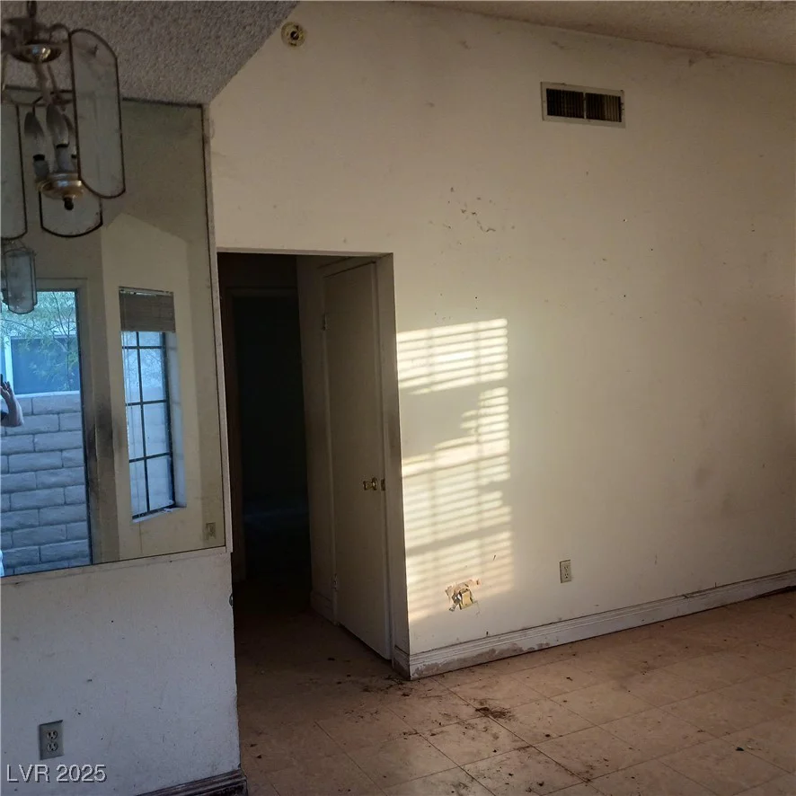 7547 Kalmalii, Las Vegas, NV 89147