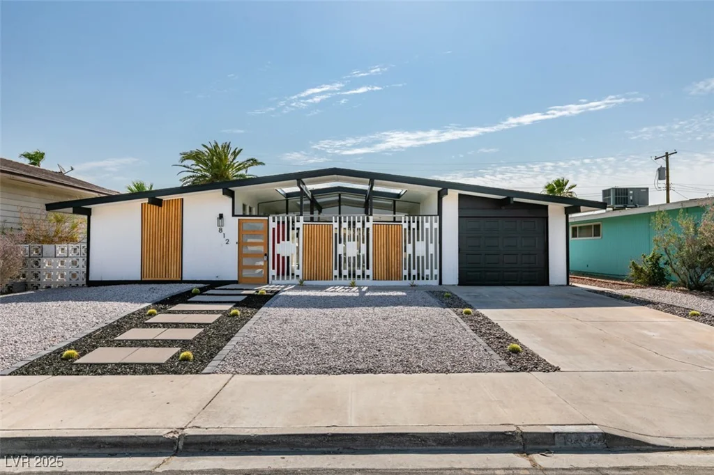 812 Hogan, Las Vegas, NV 89107